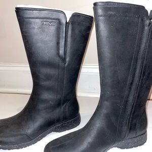 Teva Capistrano Black Leather waterproof boots.